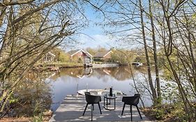 Ferienhaus Am Kleinen See Mit Steg, Garten Und Terrasse